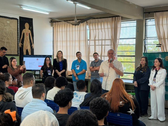 notícia - 120 jovens participam de ação da Coordenadoria da Juventude em escola estadual.