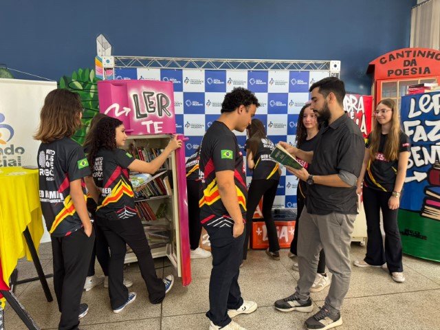notícia - Fundo Social entrega Geladeiras Literárias em parceria com a Escola SESI Vila Real