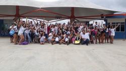 Alunos da Escola Miguel Omar Barreto tem um dia diferente no Parque Aquático foto notícia